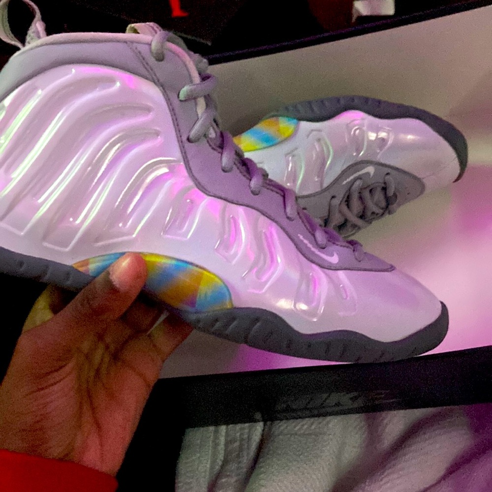 gray nike foam posits size 7. (with box!!)